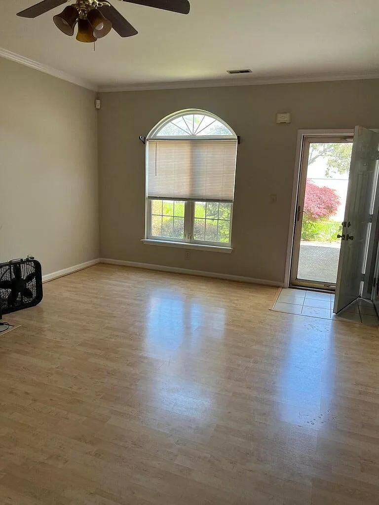 2 bed, 2.0 bath, 1183 sqft, $1,525 — Photo 2