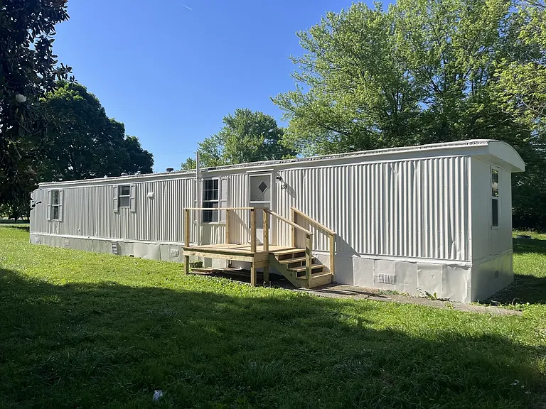 133 Albany Cir — Photo 1
