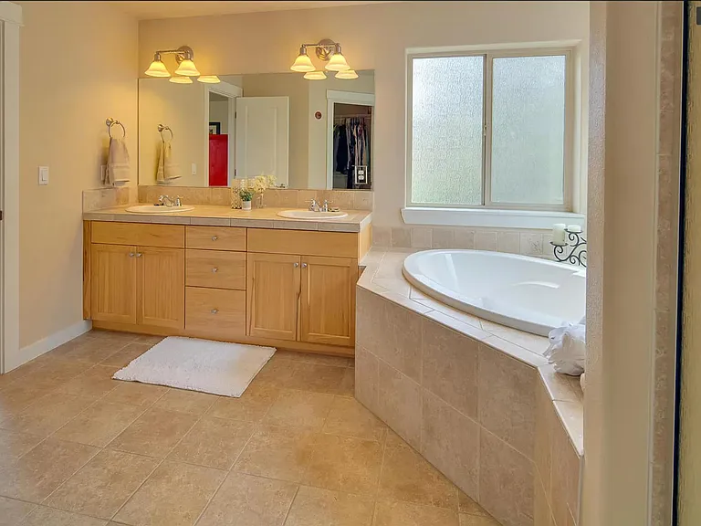 3138 NE Monte Vista Ln — Photo 16