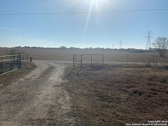 5th image of 222 Maverick Ln