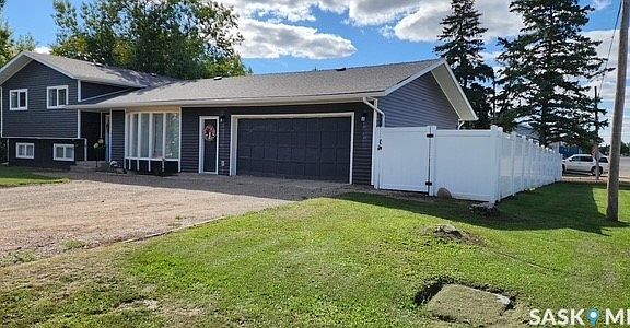 2nd image of 613 Peters Avenue