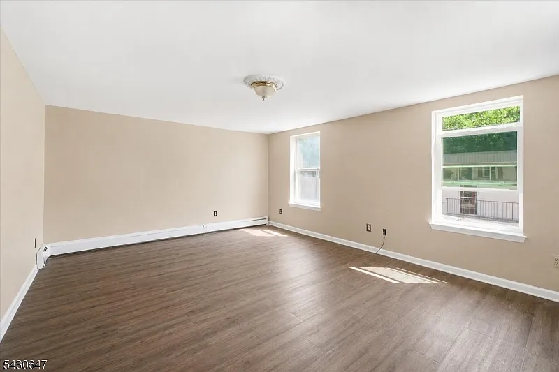 3 bed, 1.5 bath, $2,650 — Photo 2