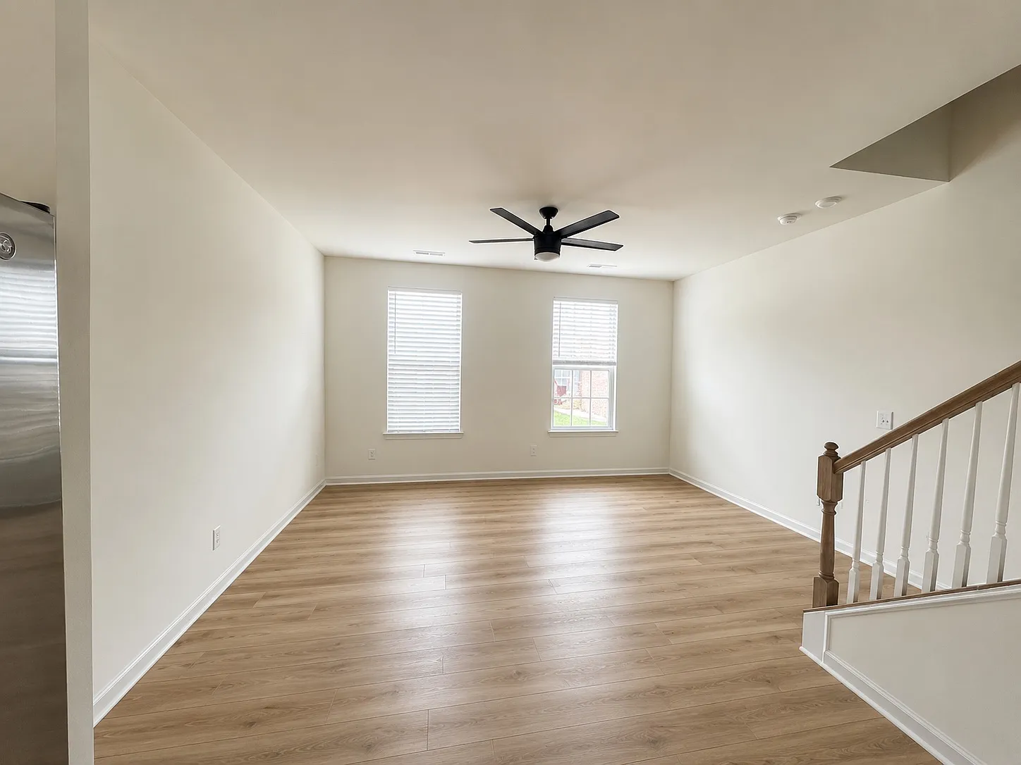 2 bed, 2.5 bath, 1376 sqft, $2,400 — Photo 2