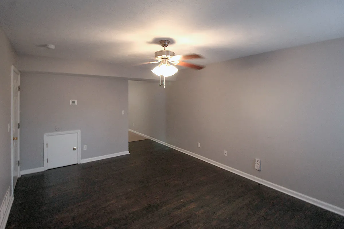 Building Photo - 561 Hampton Way #1