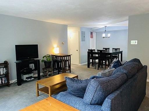 3rd image of 108 Oak Ln APT 7