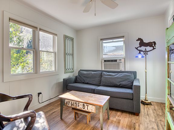 4th image of 430 Terry Ln