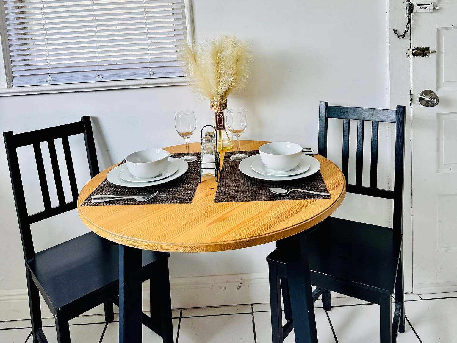 1 bed, 1.0 bath, 400 sqft, $2,049 — Photo 4