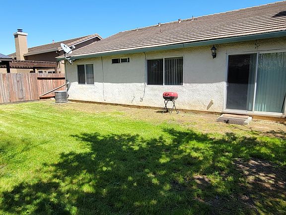 3rd image of 9489 Mereoak Cir