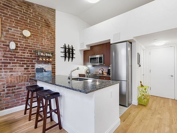 4th image of 37 E 4th St APT 4B