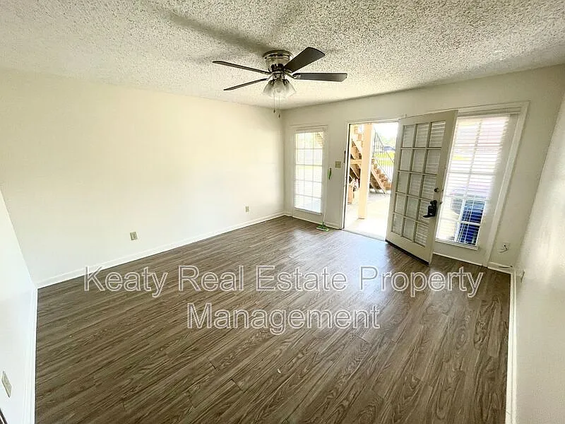 2 bed, 1.5 bath, 1000 sqft, $775 — Photo 3
