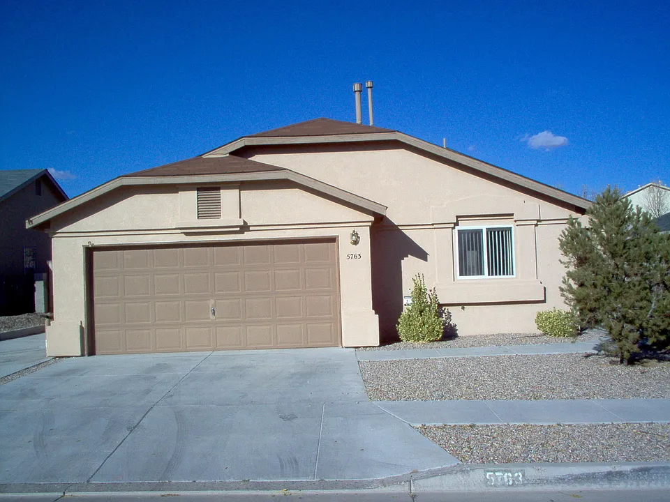5763 Carmen Rd NW