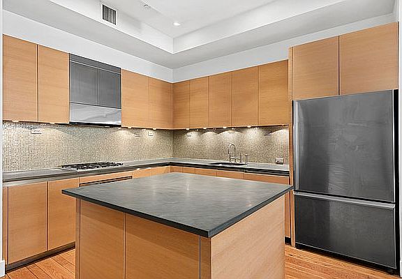 3rd image of 49 E 21st St APT 4D