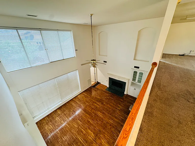2762 Hillview Dr — Photo 13