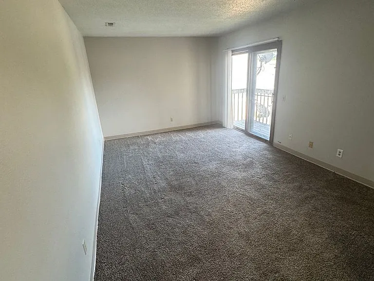 Maple Apartments — Photo 13