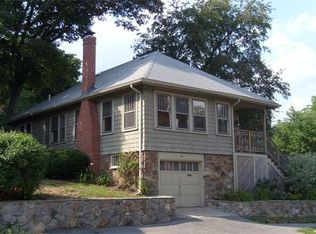 5 Lookout Ter, Lynnfield, MA 01940
