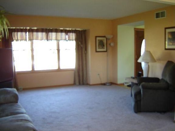 3rd image of 107 N Weiss Way
