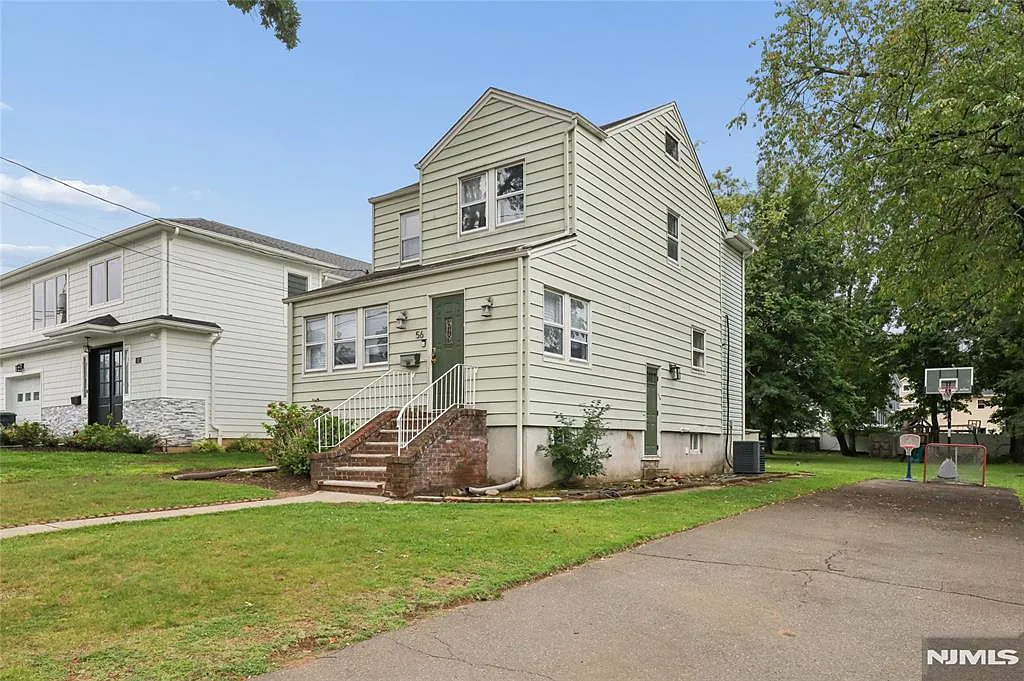 3 bed, 2.5 bath, $5,200 — Photo 2