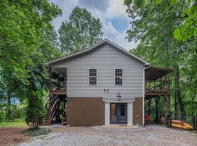 15 Maplewood Dr, Swannanoa, NC