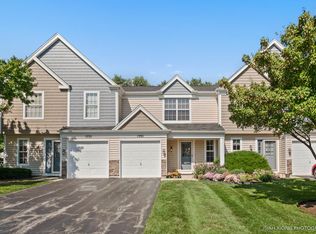 1990 College Green Dr, Elgin, IL 60123
