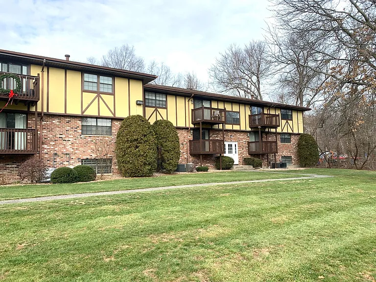 18 Surrey Dr #A3 — Photo 10