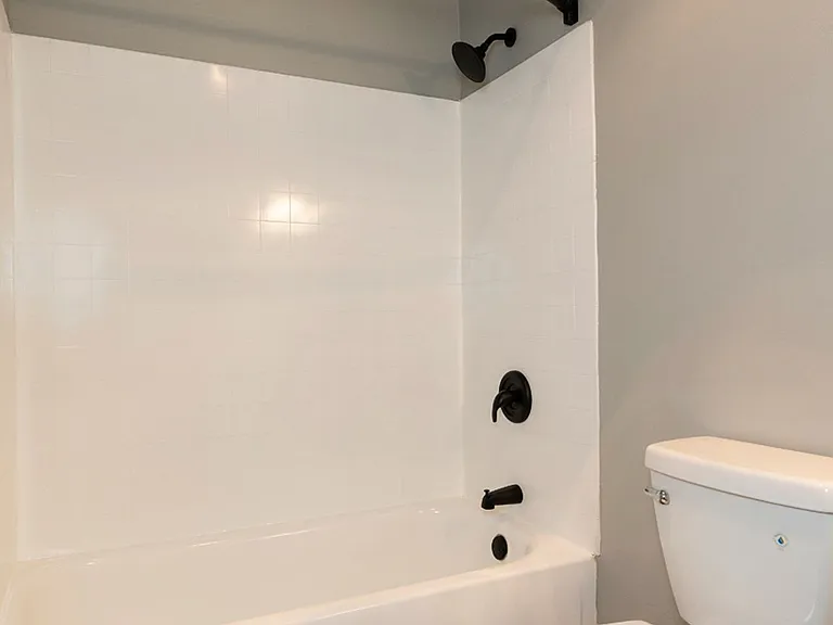 Eagle Court Apartments — Photo 11