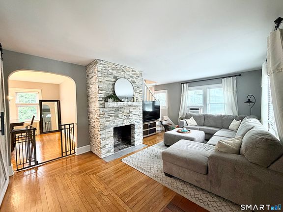 5th image of 89 Shelton Avenue