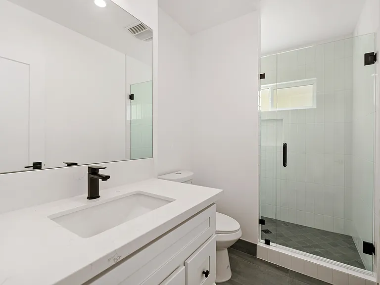 2729 Frankel St #1/2 — Photo 14