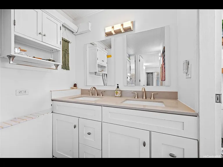 225 Kaiulani Ave #8XX — Photo 17
