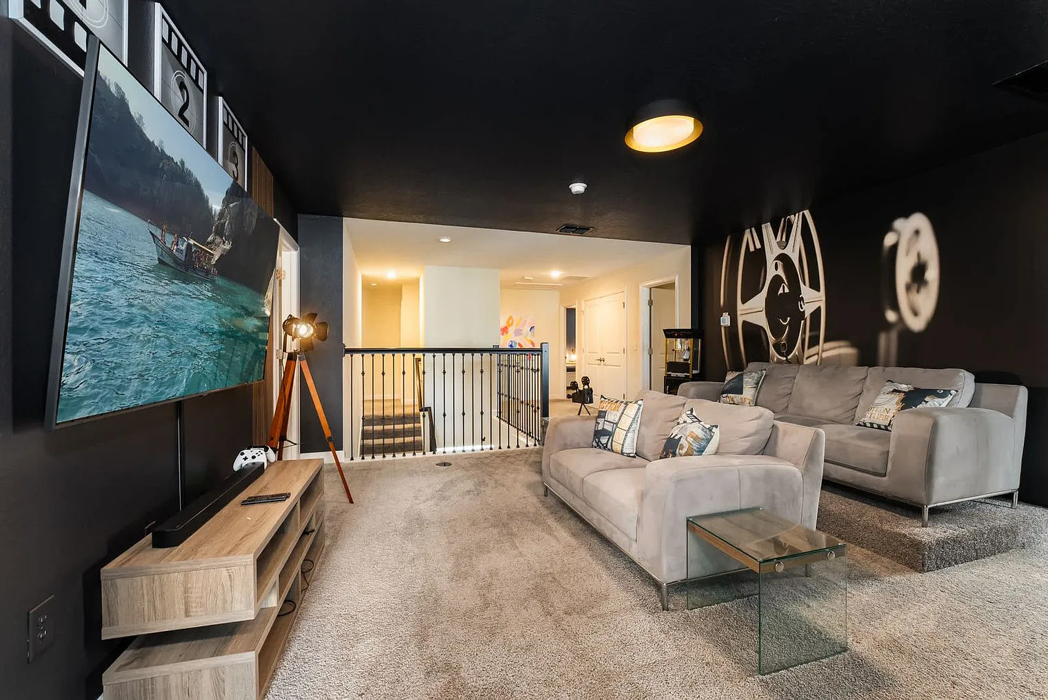 9 bed, 5.0 bath, 3918 sqft, $6,635 — Photo 4