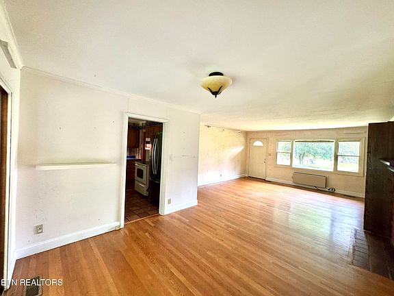 4th image of 7313 Stockton Dr