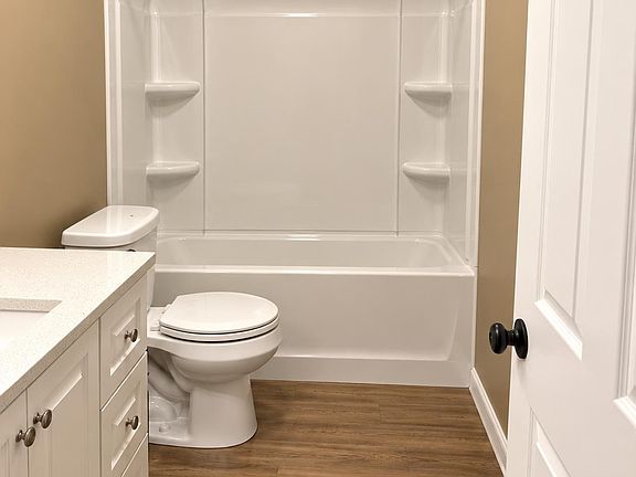 5th image of 34 Ridgeway Dr