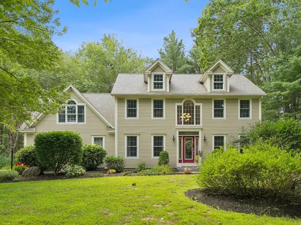 2 Surrey Lane, Falmouth, ME 04105