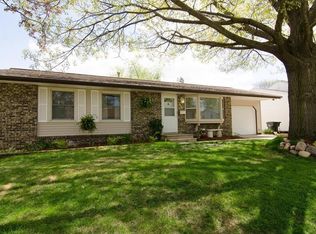 4218 Pine View Dr NE, Cedar Rapids, IA 52402