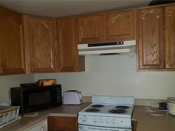 3rd image of 914 Laurel St