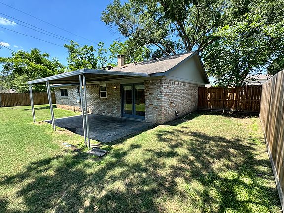 5th image of 9811 Charter Ridge Dr