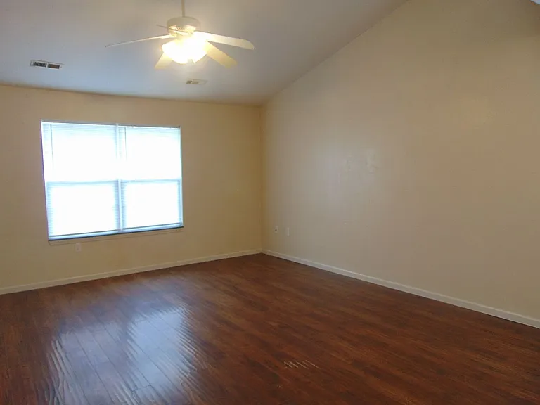 1709 N Lakewood Dr — Photo 5