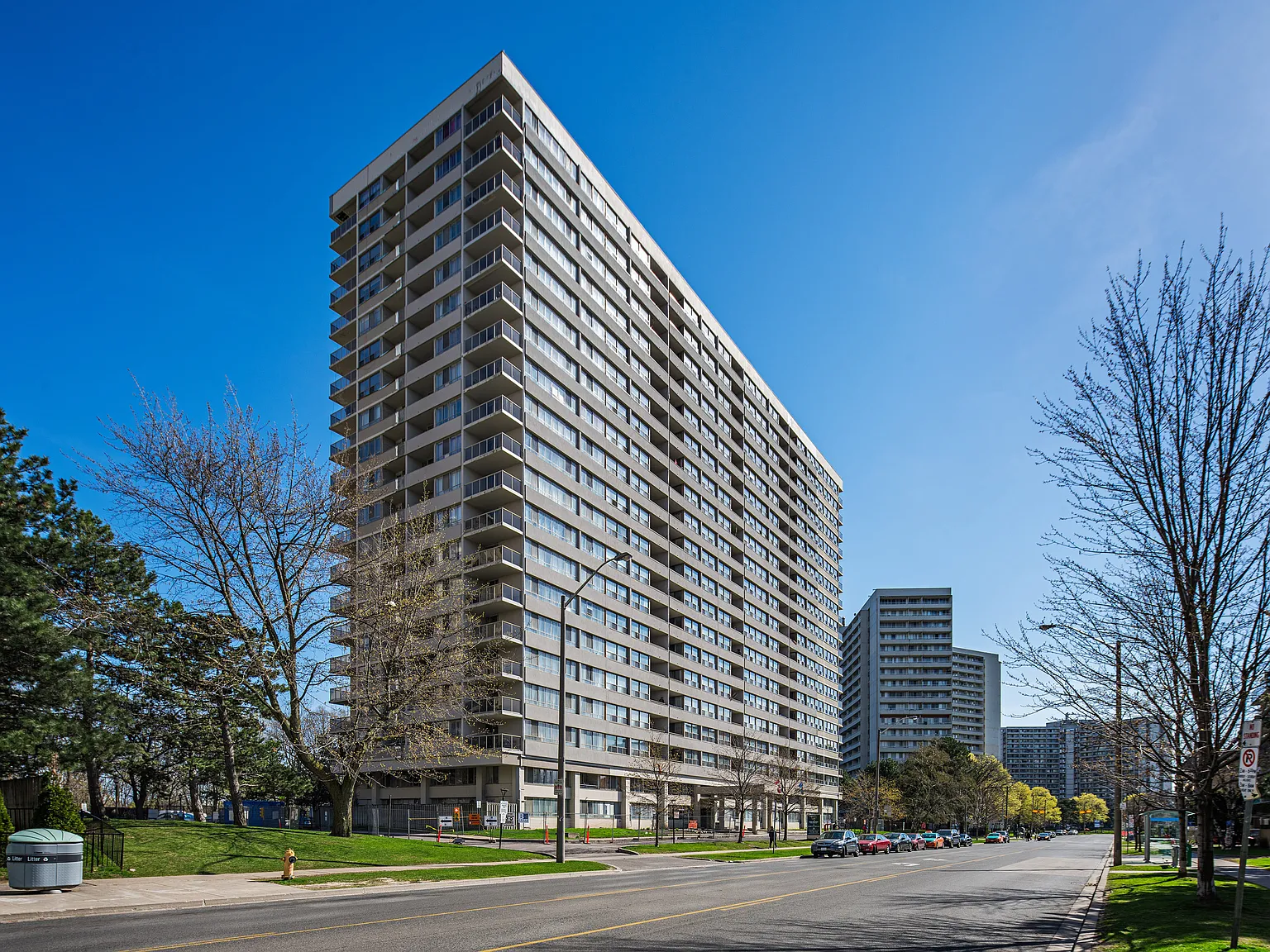 53 Thorncliffe Park Drive — Photo 2