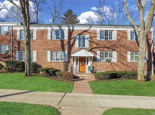 33 Nathan Hale Dr APT 27B, Huntington, NY 11743