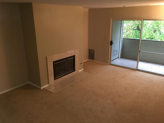 3rd image of 300 Murchison Dr APT 313