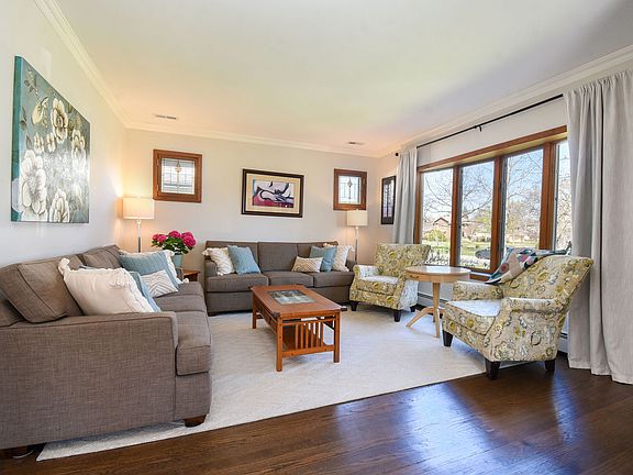5th image of 349 Blackhawk Rd