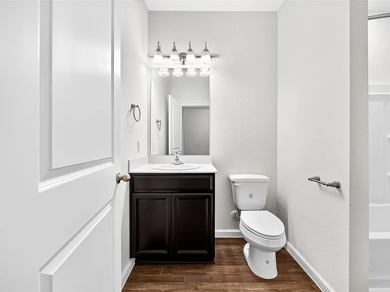 1024 Banyon Tree Ln — Photo 11