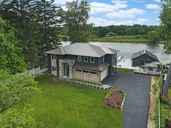 5019 Wildwood Dr, McHenry, IL 60051