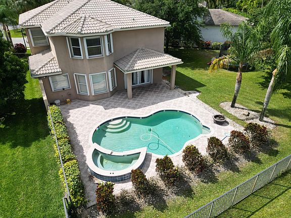 3rd image of 8676 Breezy Hill Drive