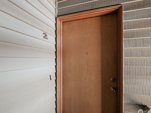 2nd image of 304 10th St APT 2