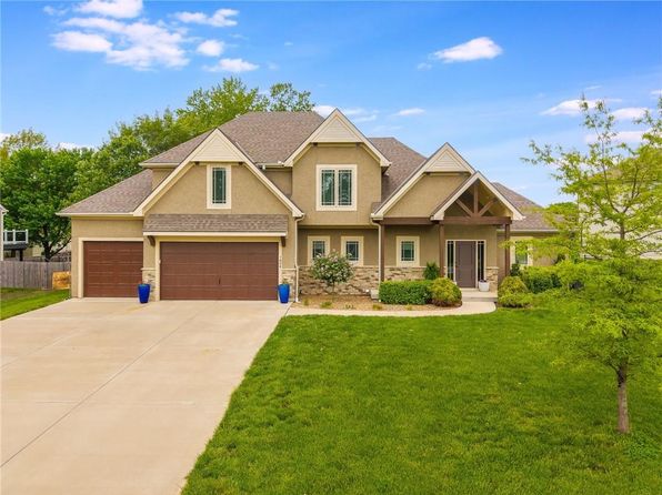 7804 NW Lynns Ln, Weatherby Lake, MO 64152