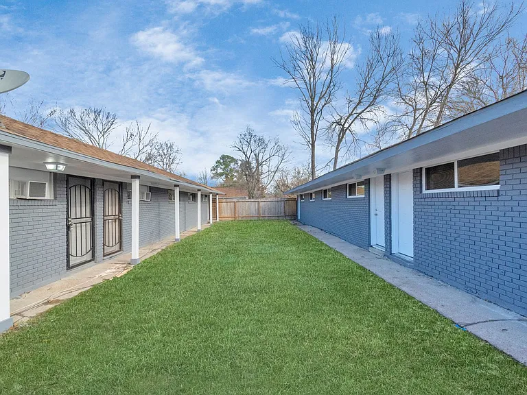 3655 Seabrook St #4 — Photo 31