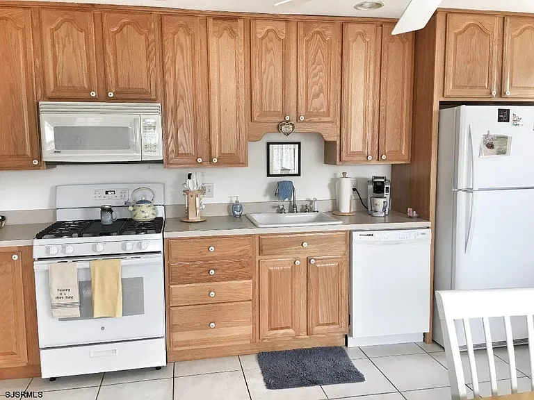 209 N Rosborough Ave — Photo 6