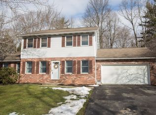 35 Forest Glen Dr, Grove City, PA