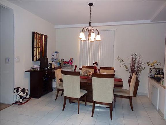 3rd image of 225 Bay 8th St #1