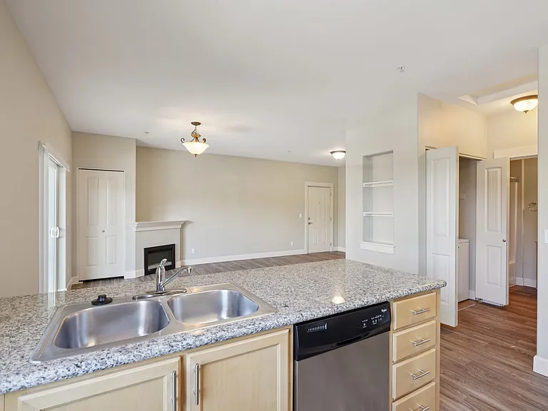 Aspen Grove Apartments — Photo 15